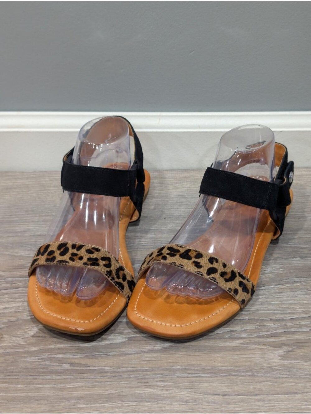 UGG Sz 9.5 Rynell Leopard Double Strap Sandals Womens Ankle Strap Suede/Calfskin